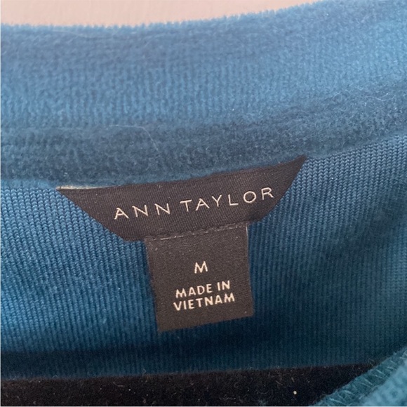 Ann Taylor puff sleeve top size M - Picture 2 of 3